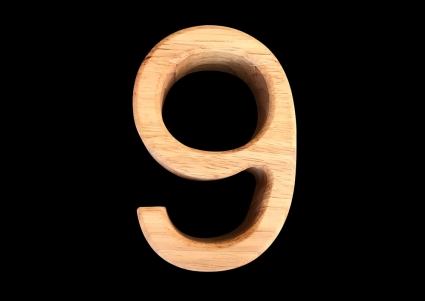 Holzzahl "9" aus Heveaholz